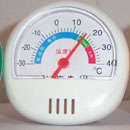 <table border=0 width=300><tr><td width=60 align="center"><b>��Ʒ����</b></td><td width=1>��</td><td>�����¶ȼ�</td></tr><tr>
<td width=60 align="center"><b>��Ʒ����</b></td><td>��</td><td>ʵ������</td></tr>
<td width=60 align="center"><b>��Ʒ���</b></td><td>��</td><td>0002</td></tr>


<tr><td width=60 align="center"><b>������Χ</b></td><td>��</td><td>-30�桫40��</td></tr>

<tr><td align="center"><b>��Ʒ���</b></td><td>��</td><td>    ���¶ȼ��������ҡ�ճ�������ͣ����ͽ�С�����۴󷽡�ʵ�÷��㣬ֱ���׶������ϻ���������������Ʒ�㷺�����ھ��ҡ��������µ�����ȵȡ�
�¶Ȳ�����Χ��-30�桫40��
���أ�18g
ë�أ�24g
��װ���6.6cm(��)��6.6cm(��) ��2.1cm(��)
</td></tr></table>